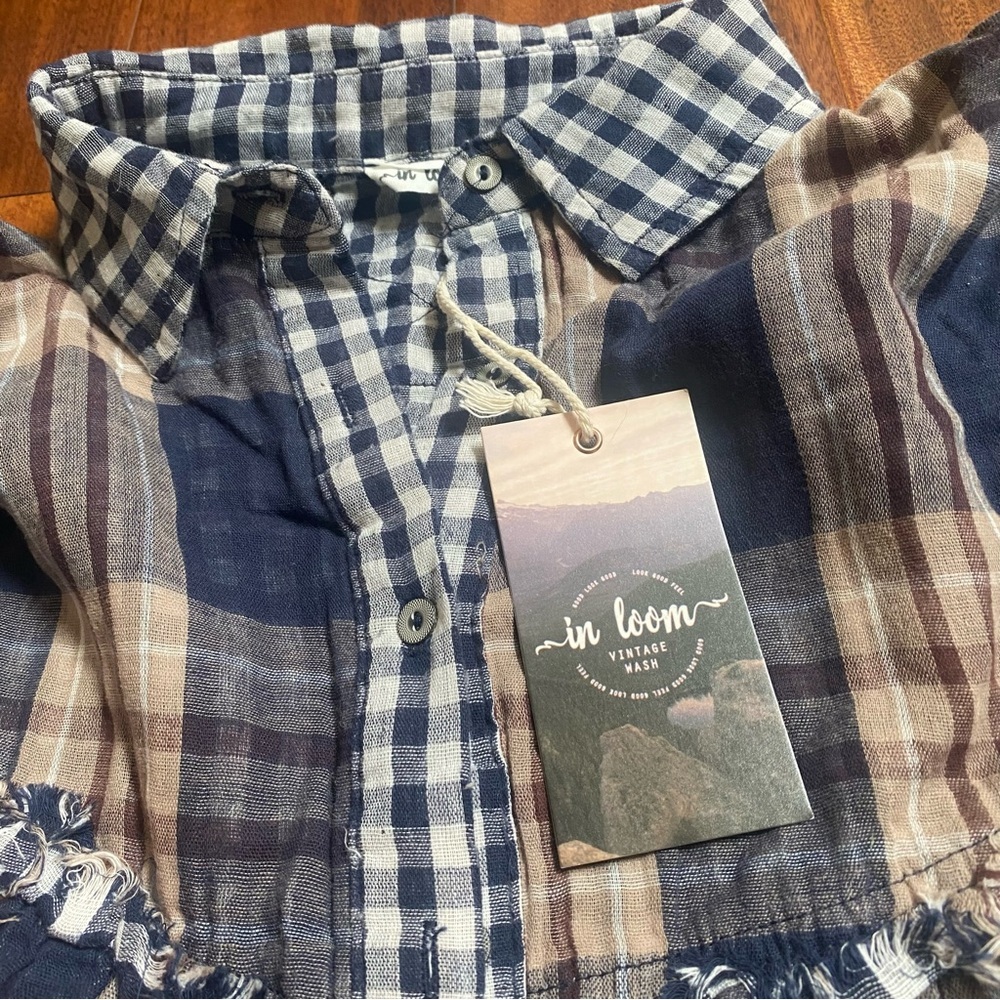 NEW In Loom Navy Brown Plaid Gingham Button Up Blouse Size Medium - Picture 2 of 7